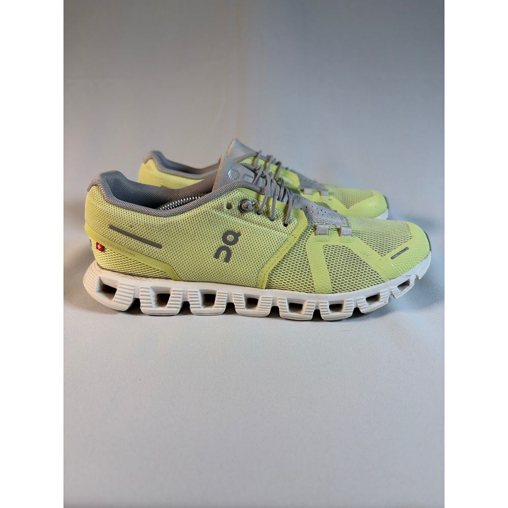 On Cloud 5 Running Shoes Hay White Womens 9 Sneakers 59.98372